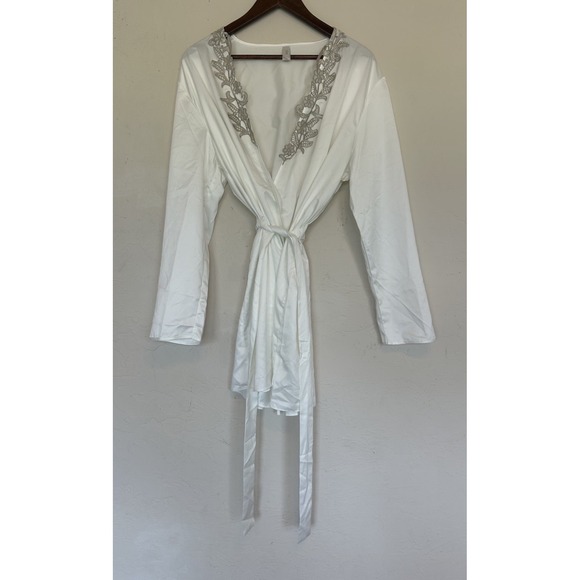 Flora Nikrooz Other - Flora Nikrooz White Satin Robe Silver Floral Appliqué L XL Tie Front Lightweight